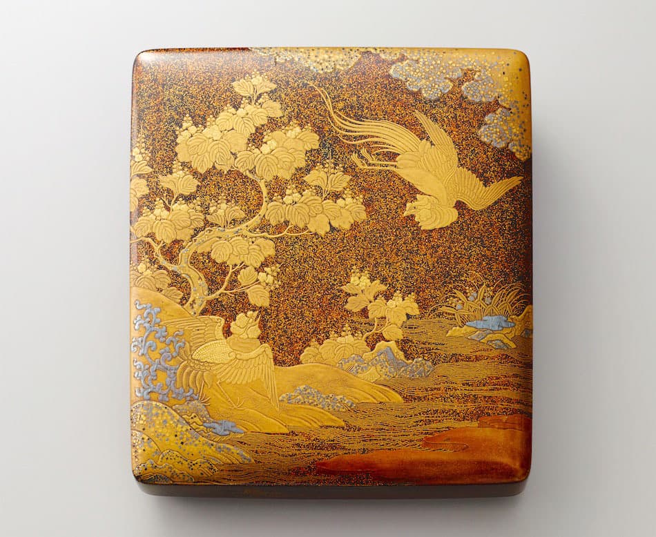 Gold maki-e lacquer box decorated with phoenixes and paulownia foliage